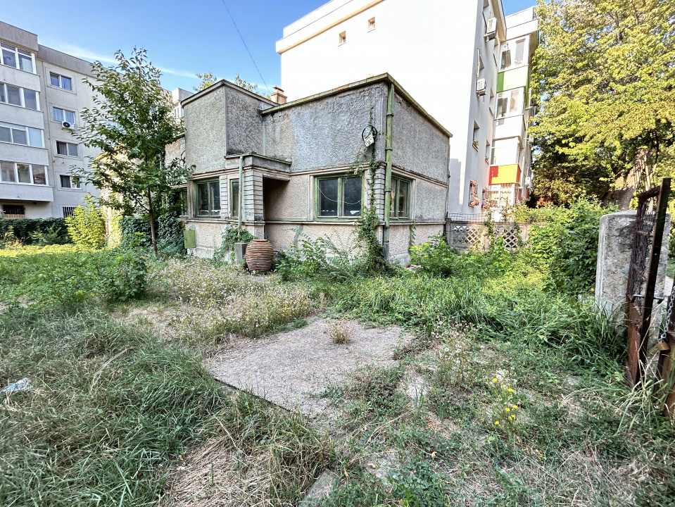 Teren intravilan 429 mp cu construcția demolabila Băneasa